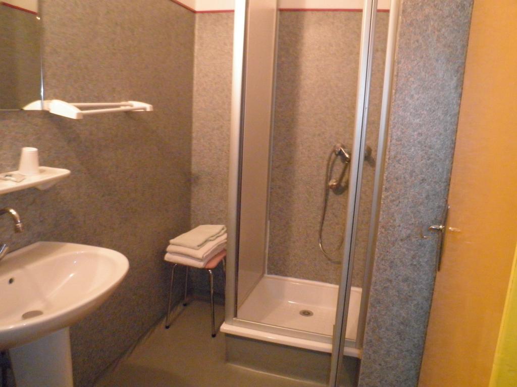 La Pierre Blanche Otel Luzenac Oda fotoğraf